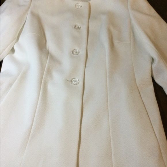 Emily woman’s White Suit Size 6. NWT - Picture 5 of 14